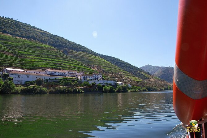 1-Hour Rabelo Boat Trip in Pinhão - Using the Magnifico Douro Boat Trips app (and why headphones matter)