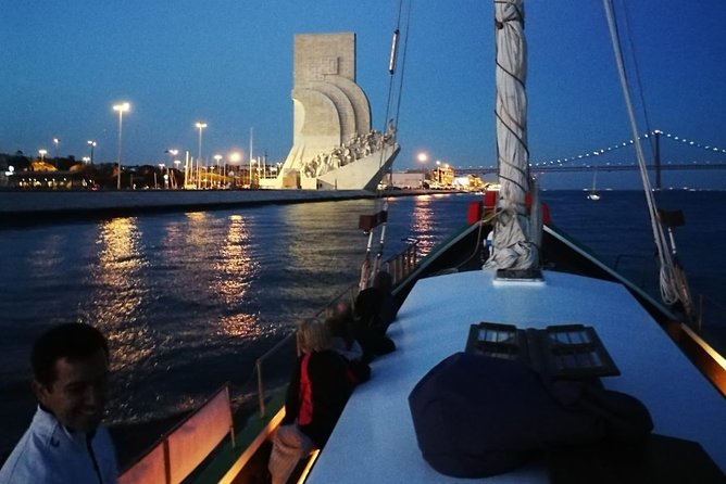 2-Hour Lisbon Traditional Boats Sunset Cruise with White Wine - Tips that make the cruise smoother, especially with a packed deck
