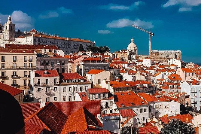2 Hour Tuk Tuk Tour of the Old Town it will make you fall in love - Stop 1: Lisbon Cathedral, history written into the walls