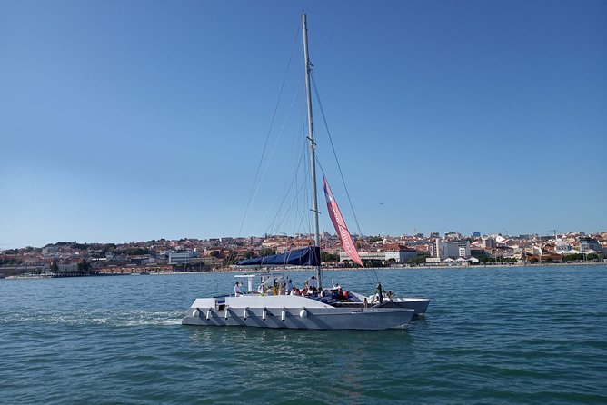 2H Private Sailing Catamaran "Vertigo" Tour in Lisbon up to 18pax - Comfort, crew, and why the private format matters