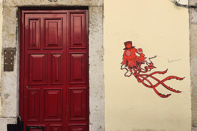 3-Hour Guided Street Art Walking Tour of Lisbon - Lisbon street art makes more sense when you walk it