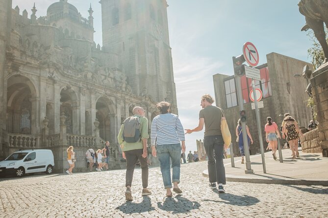 3-hour private guided walking tour of the BEST of Porto - Clérigos Tower and Igreja do Carmo: architecture without extra climbing