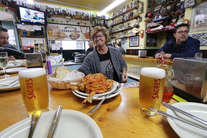 3 Hours Classic Food Tour in Faro - Stop 1: Arco da Vila and the cathedral corridor