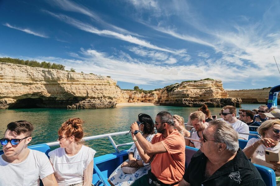 Albufeira: 2.5-Hour Benagil Caves & Dolphin Watching - The speedboat rhythm: how the coastal run shapes the experience