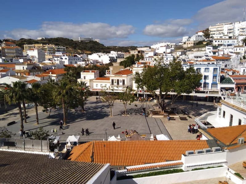 Albufeira: Guided Tour by Tuk-Tuk - Hotel pickup and the Tv. Fernão de Magalhães starting point