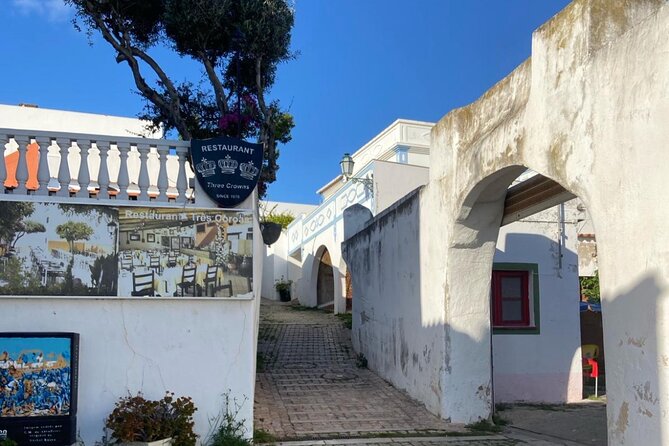 Albufeira History Walking Tour with Wine and Tapas - Centro Histórico de Albufeira: the walk that makes the streets readable