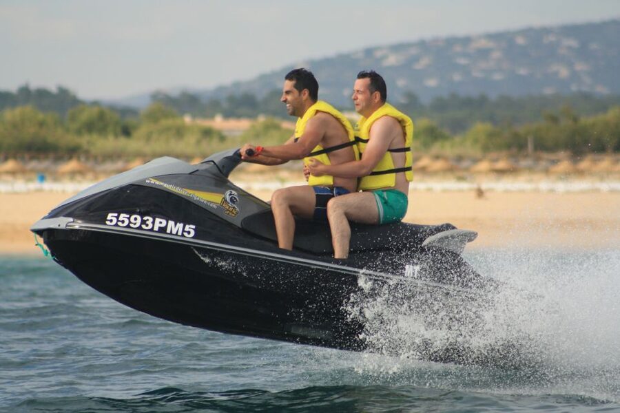 Albufeira: Jet Ski Rental - Your 30-Minute Ride: Closed Circuit Thrills vs. a Coastal Cruise