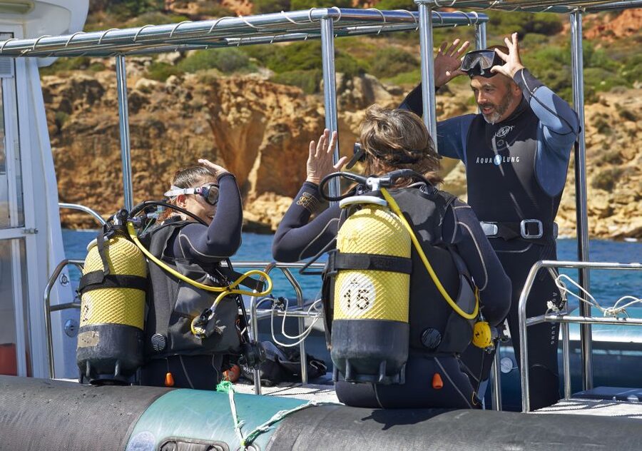 Albufeira: Scuba Diving Experience for Beginners - Instructor attention, equipment handling, and why people feel safe