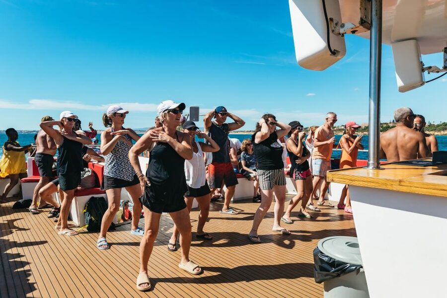 Albufeira: Sightseeing Cruise with Beach BBQ and Open Bar - Where to sit on the boat, and how to dress for Algarve wind