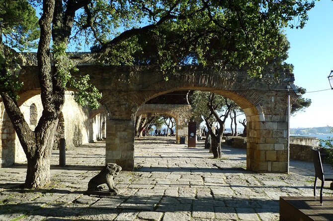 Alfama and the Castle of Saint George Skip the line Tour - Castelo de São Jorge, siege lessons plus archaeological museum time