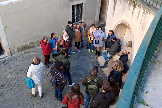 Alfama Tour in Lisbon Old Town - Where you meet, how you stay oriented, and how the tour ends