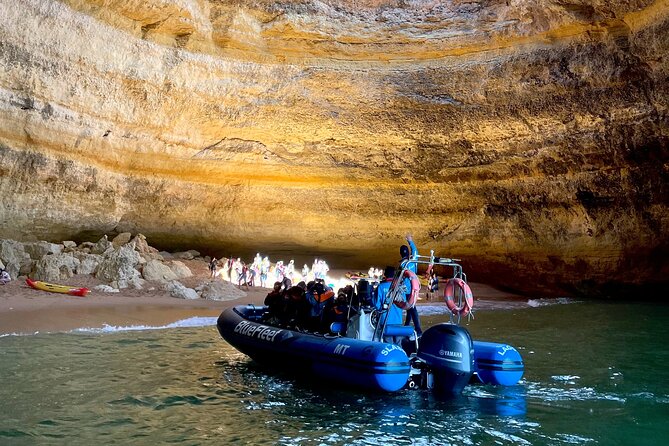 Algar de Benagil from Lagos - Crew skill and navigation: why this tour works in tight spaces