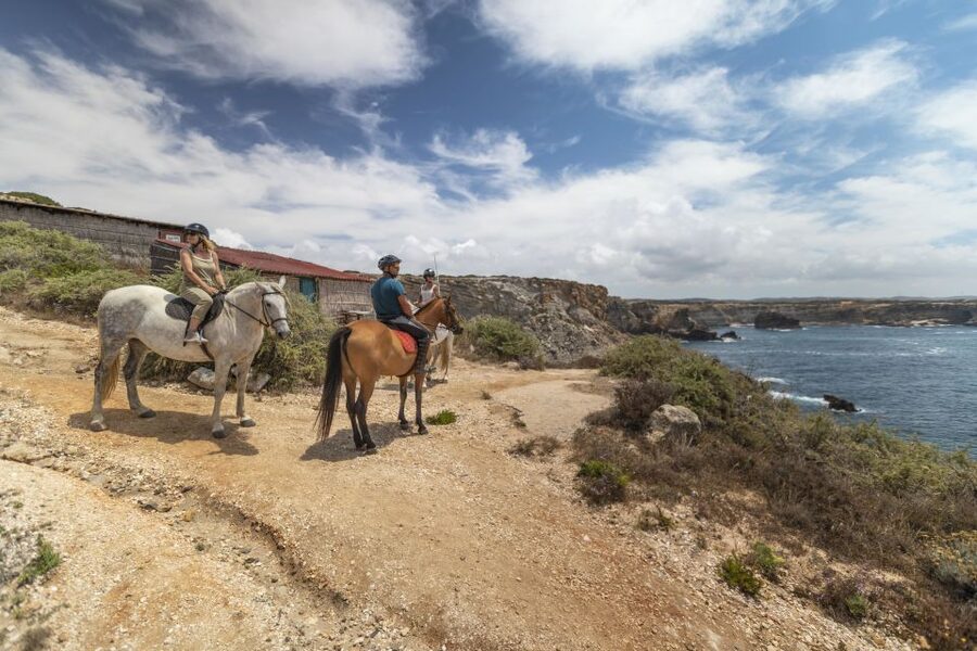 Algarve: 1-Hour Carrapateira Horseback Riding Tour - Returning through inland vegetation and a quieter village side