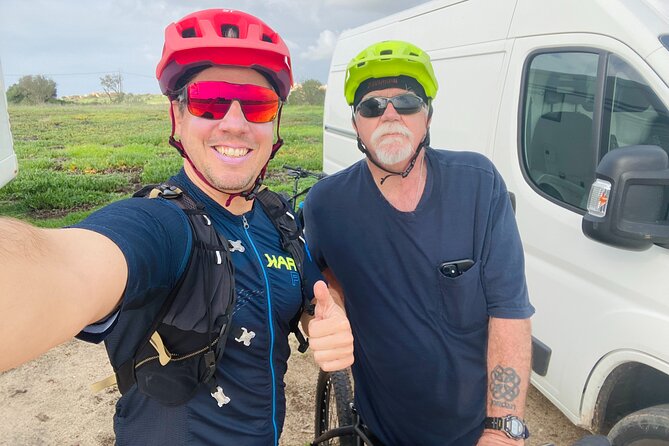 Algarve: Lagos sightseeing guided tour with E-bikes - Praia do Canavial: a cliff ride and a walk with charm