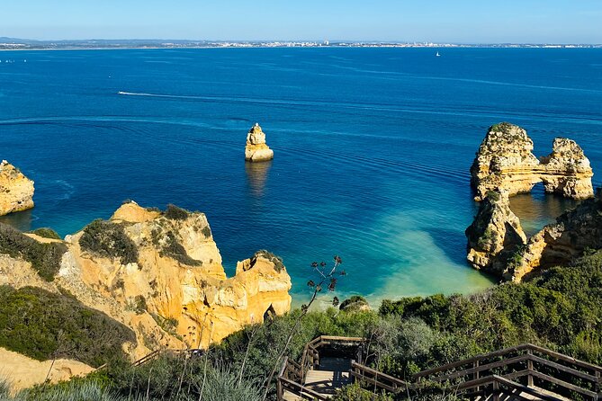 Algarve: Lagos sightseeing guided tour with E-bikes - The in-between beach break between Lagos and Praia da Luz