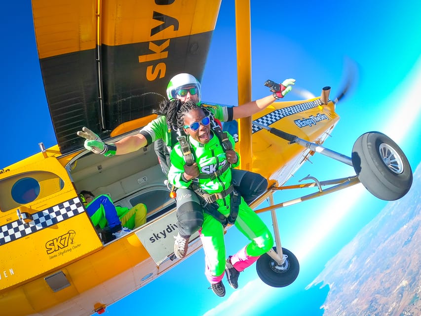 Algarve: Tandem Skydiving Adventure 15,000 to 10,000 Feet - Who this tandem free-fall jump suits best