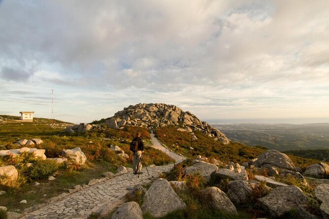 Algarve wine tour and mountain top trip with lunch or dinner at sunset time - Portimão pickup, an air-conditioned van, and the right day length