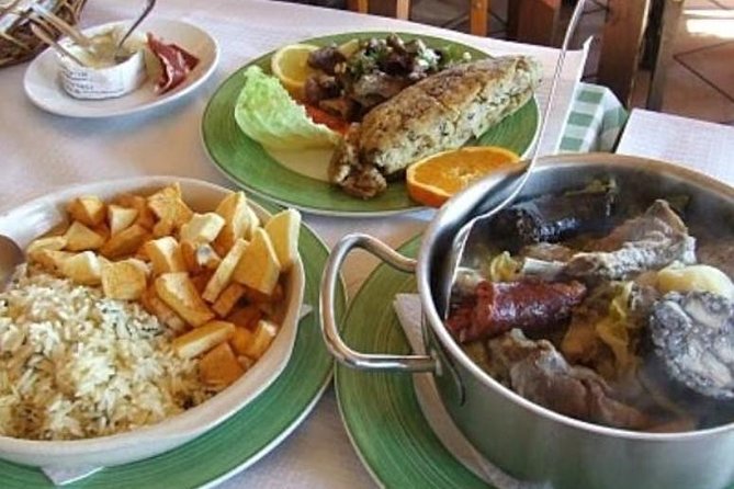 Algarve wine tour and mountain top trip with lunch or dinner at sunset time - Luar da Fóia or Paraíso da Montanha: lunch or dinner on the mountain, with house wine included