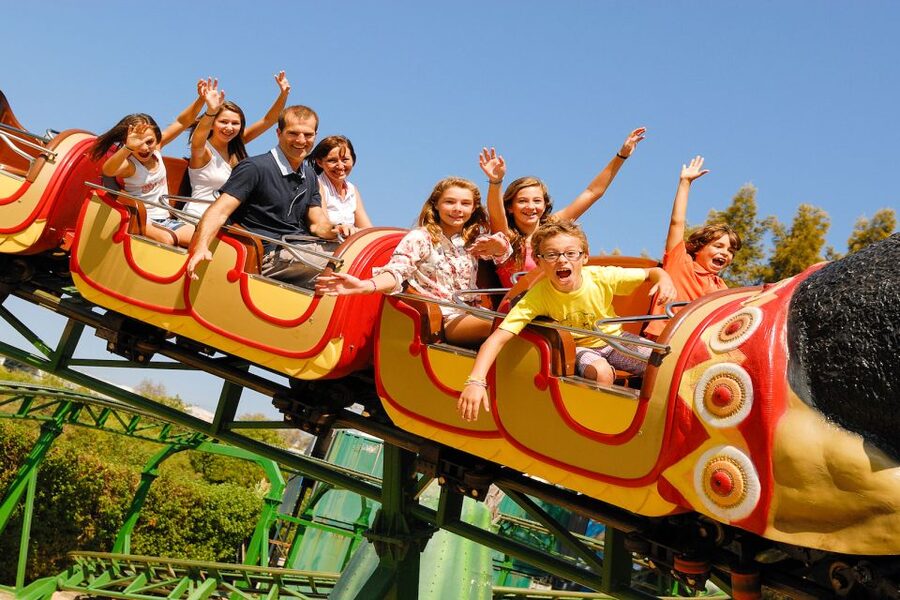 Algarve: Zoomarine Amusement Park Entry Ticket - Food, lockers, and staying comfortable from opening to closing