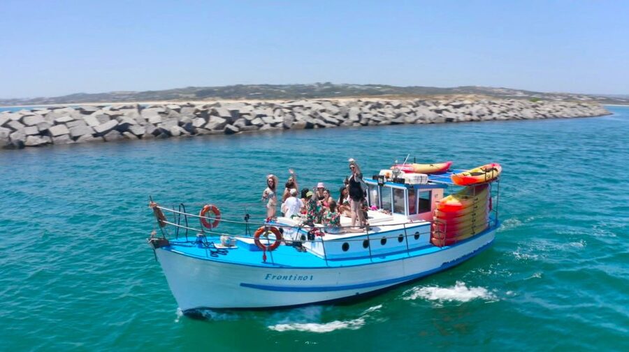 Alvor: Explore Caves Boat and Kayak Tour - A 1957 Frontino wooden boat makes the whole day different