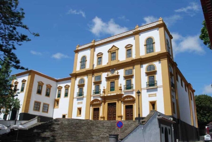 Angra do Heroísmo: Walking Tour with Local Pastry and Coffee - Guides matter: Dora and Carolina’s local storytelling