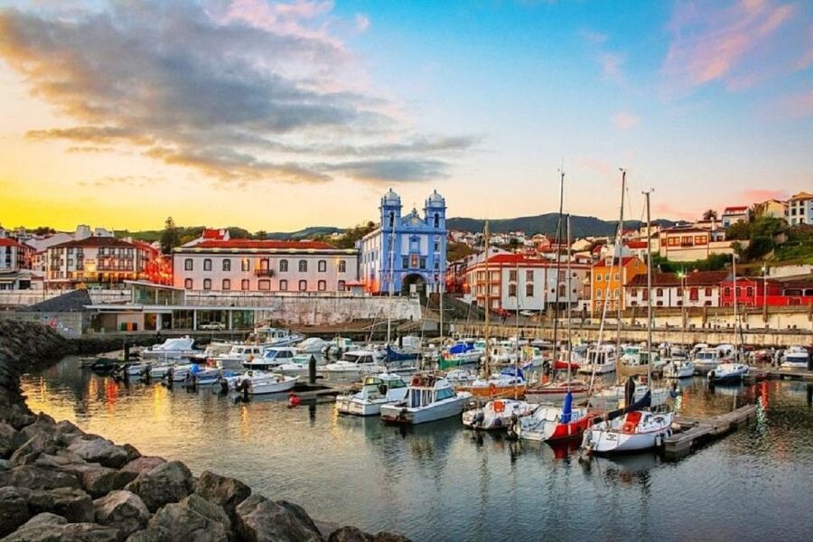 Angra do Heroísmo: Walking Tour with Local Pastry and Coffee - Palácio Capitães Generais: the art-and-faith stop