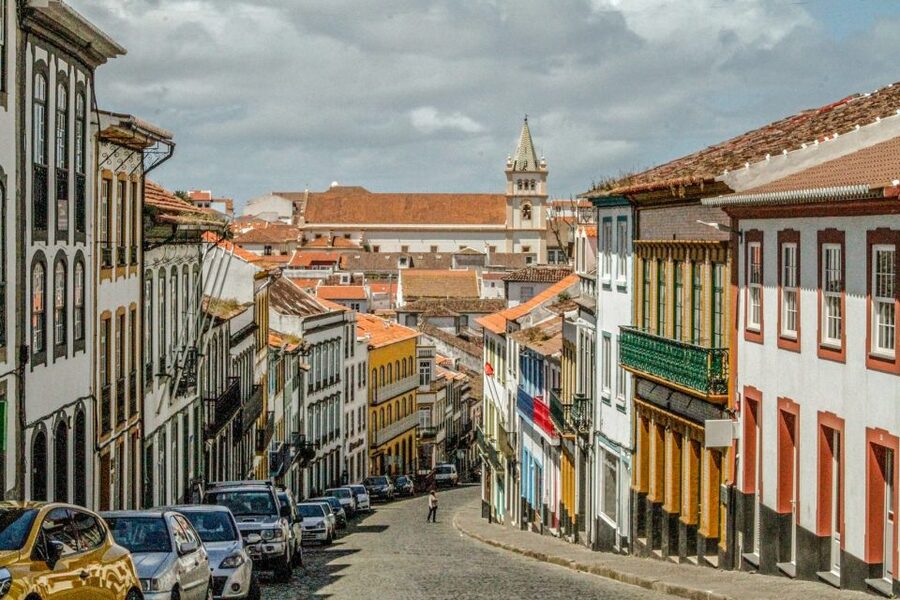 Angra do Heroísmo: Walking Tour with Local Pastry and Coffee - Igreja da Misericórdia and the Sé Cathedral inside Angra
