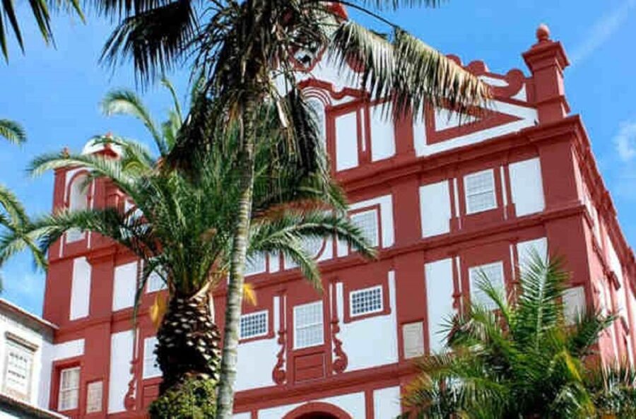 Angra do Heroísmo: Walking Tour with Local Pastry and Coffee - Duke of Bragança market, Paços do Concelho, and Teatros culture