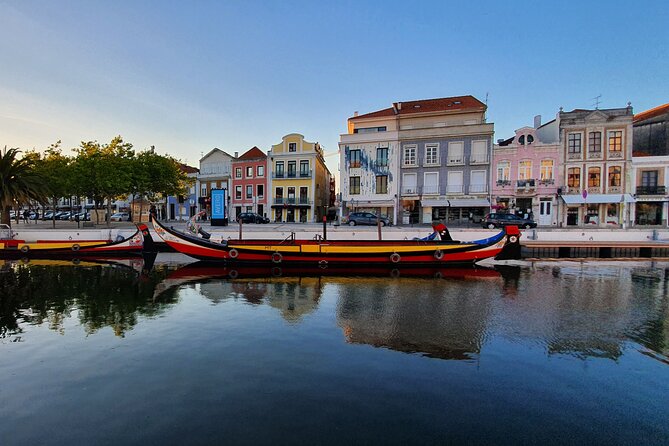 Aveiro Canal Cruise in Traditional Moliceiro Boat - Comfort Tips: Crowds, Rainy Wind, and Photo Time
