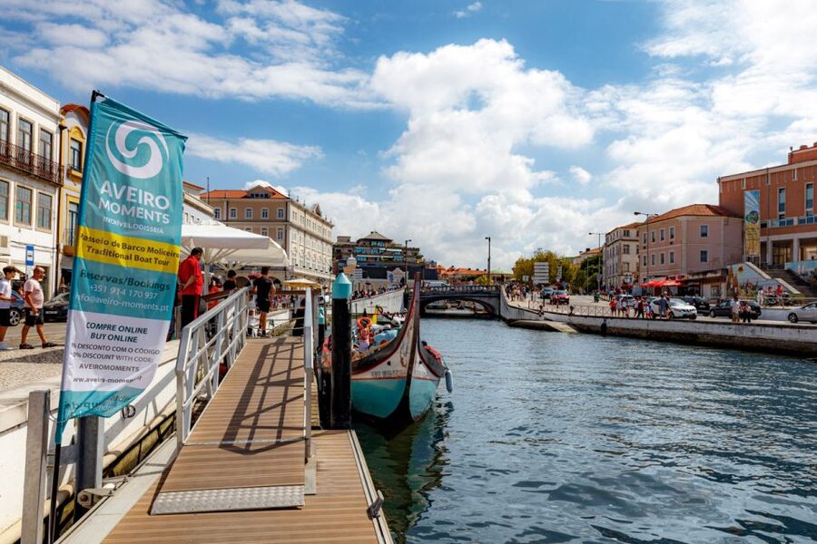 Aveiro: Scenic Guided Boat Tour - Itinerary flow: starting point, the canal loop, then back to center