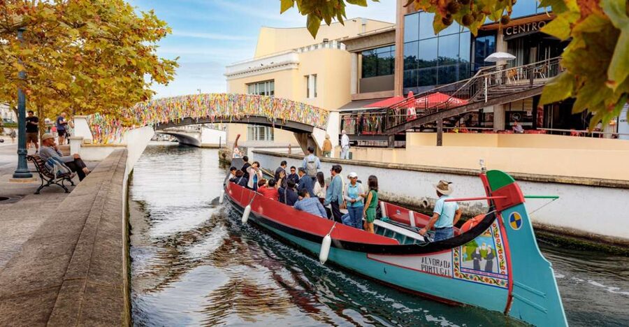Aveiro: Scenic Guided Boat Tour - Tips to get the most from your canal cruise