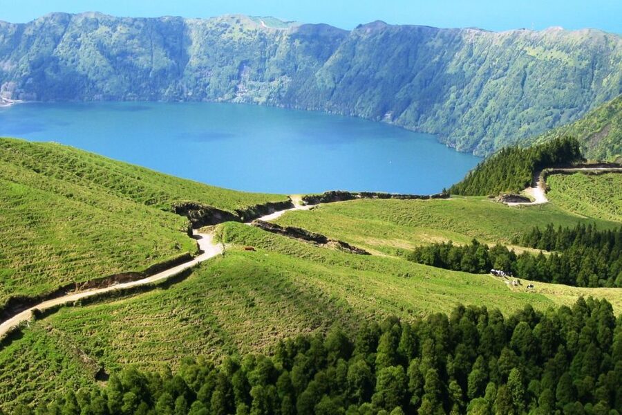 Azores: Sete Cidades Scenic Jeep Tour from Ponta Delgada - Weather Reality on São Miguel: How to Still Come Away Happy