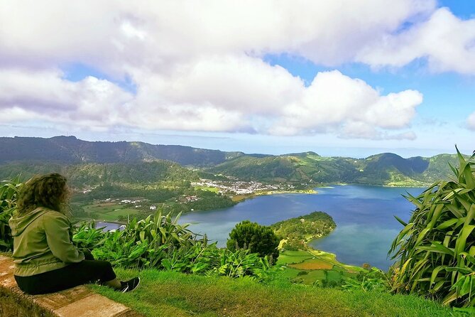 Azores: Shore Excursion Sete Cidades - Blue & Green Twin Crater Lakes - Arruda Pineapple Plantation: the fastest stop with the biggest wow