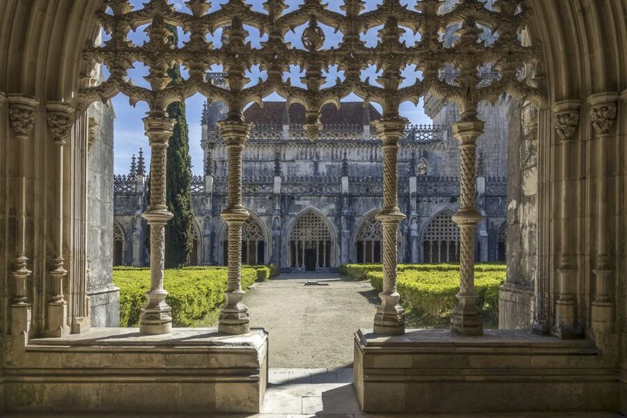 Batalha Monastery Entrance Ticket - Church highlights: stained glass, the 32.5-metre nave, and the eight-column drama