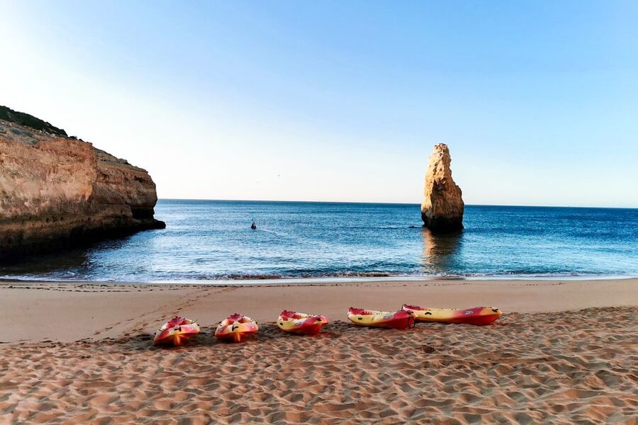 Benagil: Guided Kayaking Tour to the Benagil Cave - Meeting point and parking: where people lose time before they even paddle