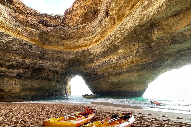 Benagil: Guided tour through the caves and Praia da Marinha - Where to meet: Restaurante O Litoral in Lagoa