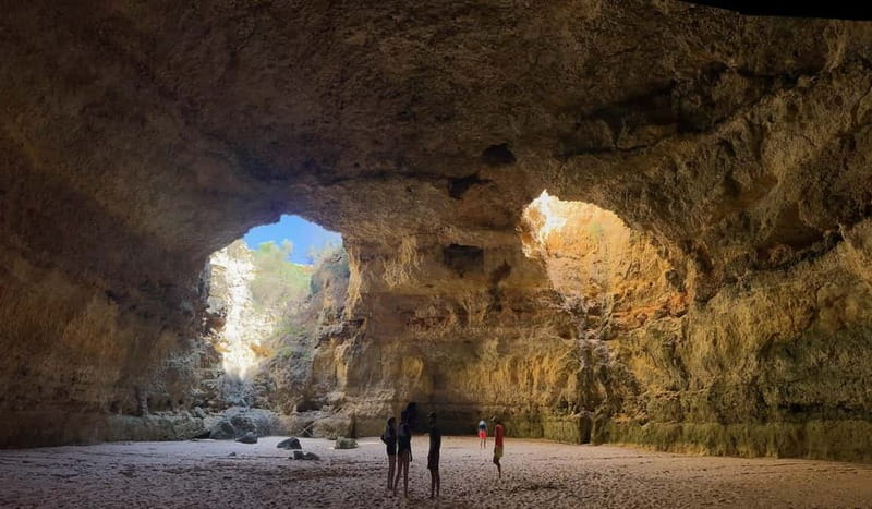 Benagil Kayak Tour: Explore Secret Caves with Licensed Guide - Lifejacket, paddle, and that first safety briefing (what to pay attention to)