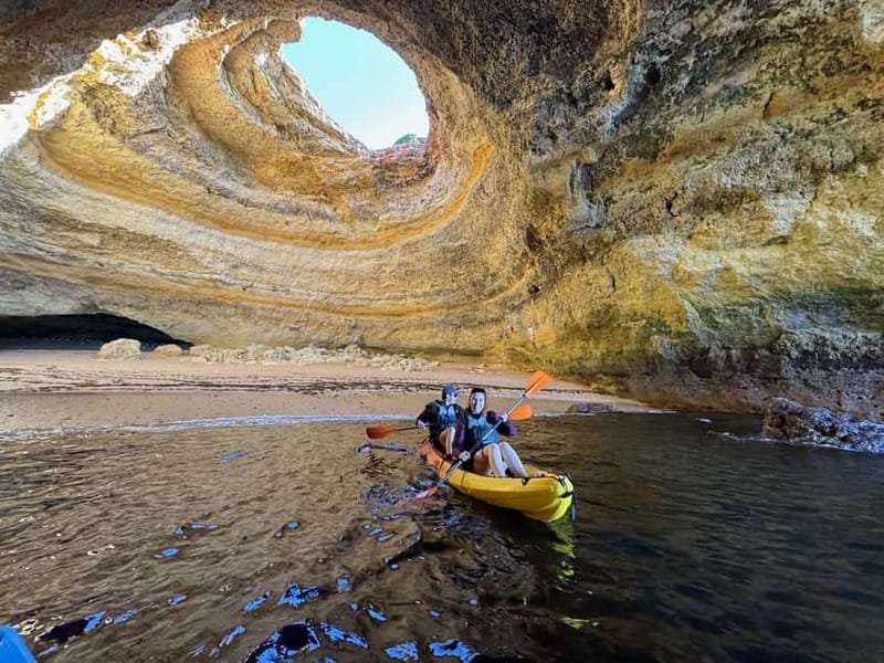 Benagil Kayak Tour: Explore Secret Caves with Licensed Guide - Getting started at Albandeira Beach, and finding the Algarviews van fast