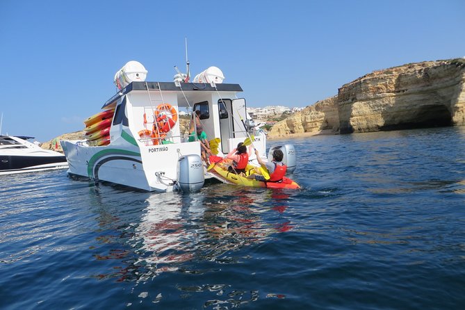 Benagil Kayak Tour On Board a Fantastic Catamaran - Algar de Benagil by boat: a short stop with a big payoff