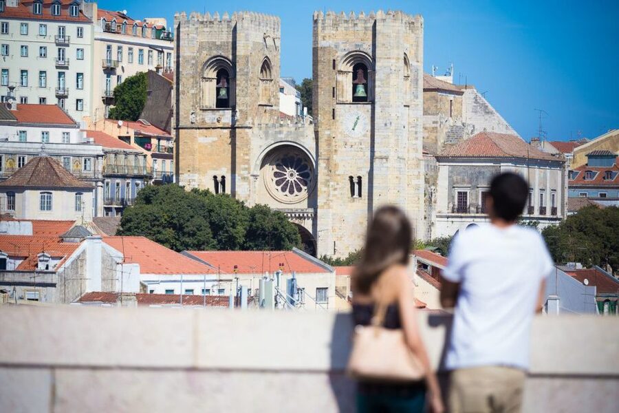 Best of Lisbon Walking Tour: Rossio, Chiado & Alfama - Alfama: fado culture, wine and snack tastings, and tiled facades