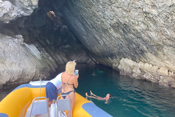 Boat Tour - Arrábida Coves - The crew: friendly guidance plus real practical help