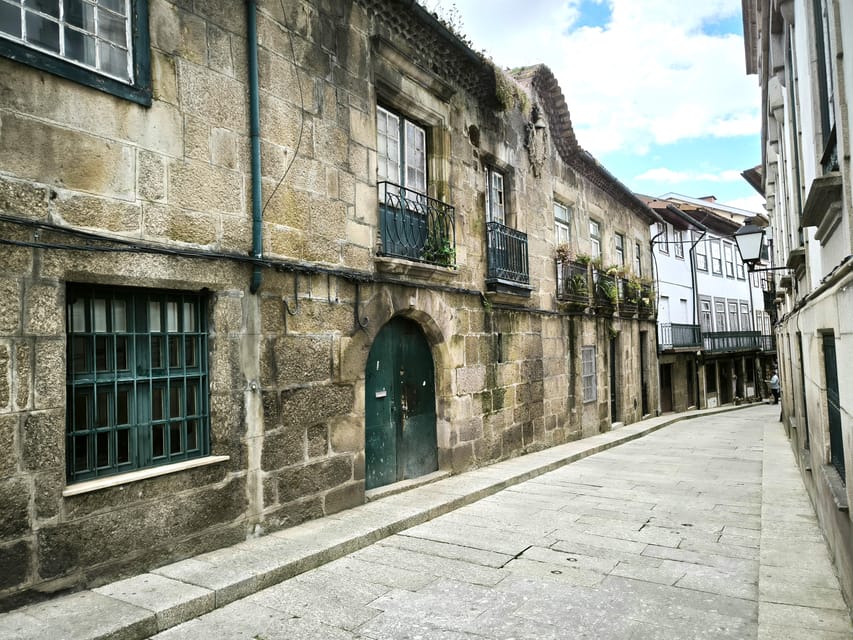 Braga & Guimarães Tour: Small Historical Group Tour - Bragança power at street level: palace views and church stops