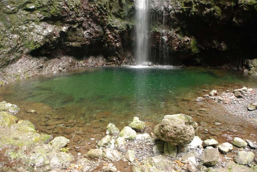 Caldeirão Verde: Queimadas PR9 Transfer and Self-Guided Hike - Timing your day: early starts, crowd control, and why weather changes everything