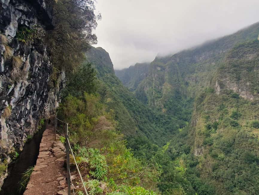 Caldeirão Verde: Queimadas PR9 Transfer and Self-Guided Hike - Pickup and transfer logistics: how the van helps (and where timing can bite)