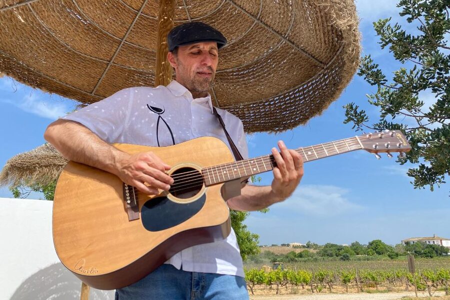 Carvoeiro/Portimão/Alvor: Wine Tour w/ Tasting, Tapas, Music - Shopping after the music: bottles and regional products to take home