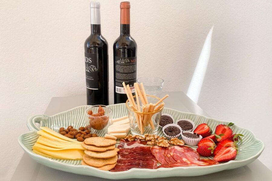 Carvoeiro/Portimão/Alvor: Wine Tour w/ Tasting, Tapas, Music - Pickup and drop-off: when private transport is worth it