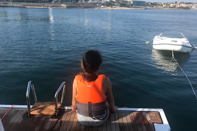 Cascais Private Sailing 2h Cruise with a drink - What might not be for you
