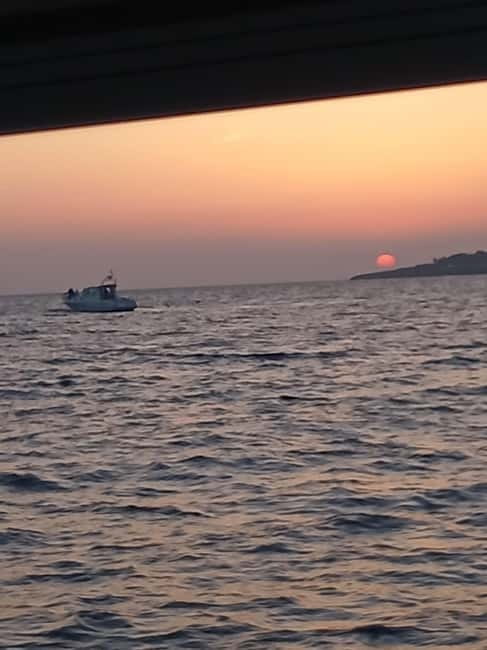 Cascais: Sunset Boat Trip with Welcome Drinks - Who this sunset cruise is perfect for
