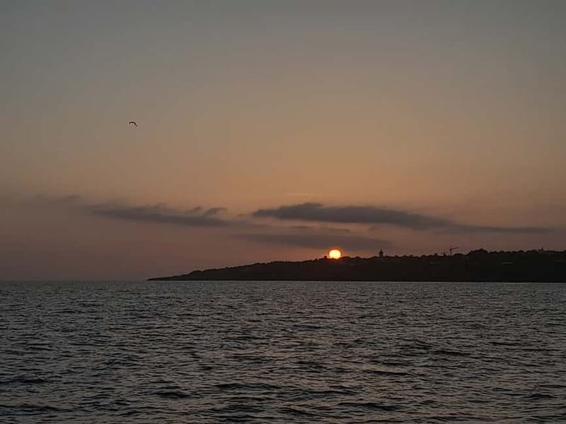 Cascais: Sunset Boat Trip with Welcome Drinks - Should you book this Cascais sunset boat trip?