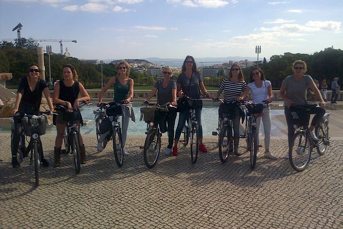 Central Lisbon E-Bike Tour - E-bikes in Lisbon traffic: safety is not optional